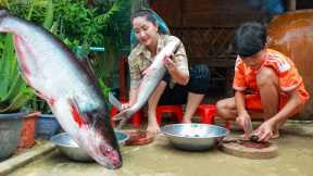 Food In My Village | Catch Snail and Cook Fish Sour Soup | Big Fish Cooking with Snail