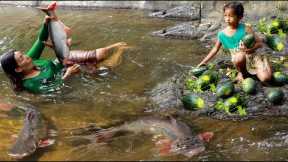 Catch fish and pick water melon by river-  Mother grilled fish spicy chili for dinner with daughter