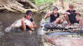 OMG Monster Catfish! Catching 15kg Giant Fish in river and Cooking for survival food @lisaCooking2