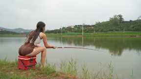 Beautiful Girl Hunting Black Carp Suddenly Meets Strange Fish | Best Hook Fishing