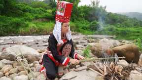 Harvest FISH | Ethnic Girl Catch Fish | Primitive Fish Trap | Cooking, Rice Balls, Sauteed Beans