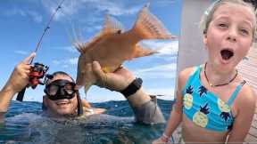 HOG DOGGING!! FISHING UNDERWATER With Live Crabs! I Can’t believe this WORKED!