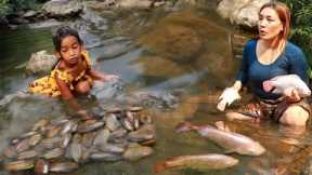 Top survival cooking in jungle- Catch many red fish and pick a lot shell for food of survival