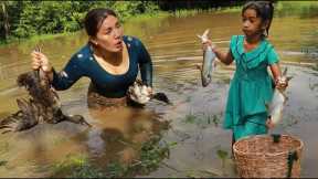 Catching duck and fish for survival- Grilled duck with chili sauce- Cooking fish soup +5food recipe