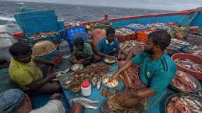 Surviving Days in the Deep Sea 🌊🔥 Catch, Cook & Eat Adventure